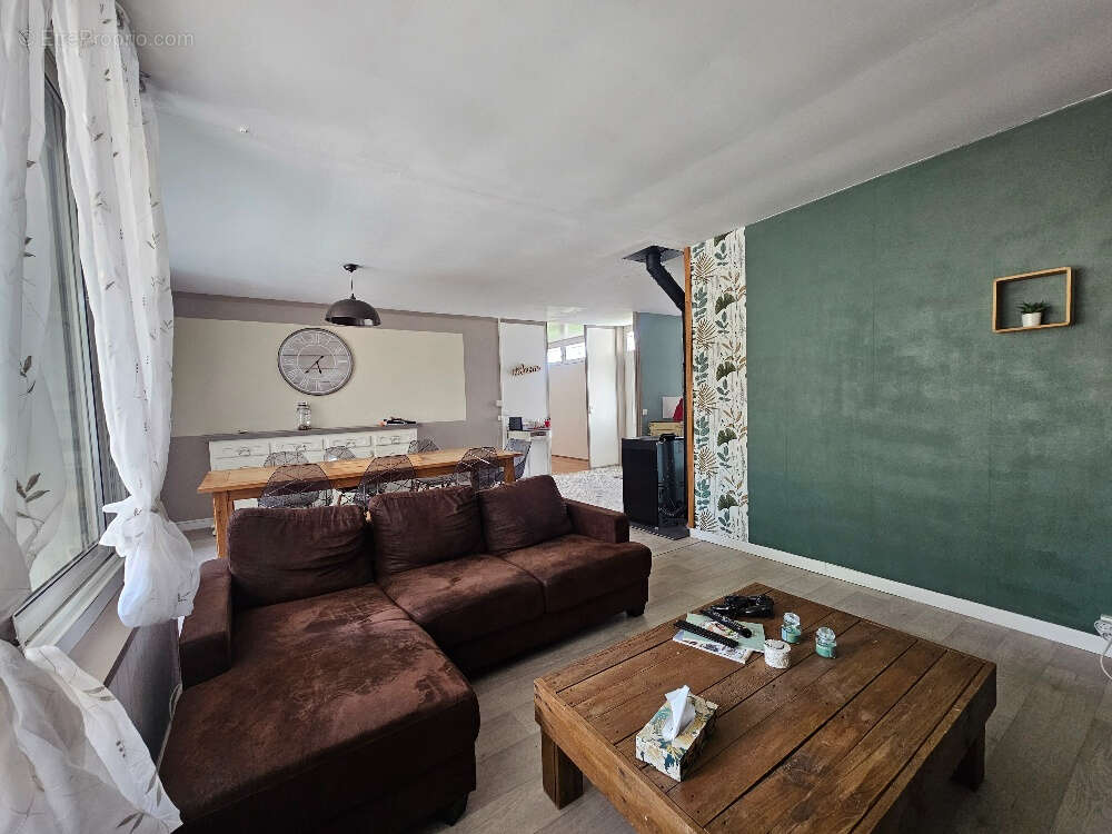 Maison à ROULLET-SAINT-ESTEPHE