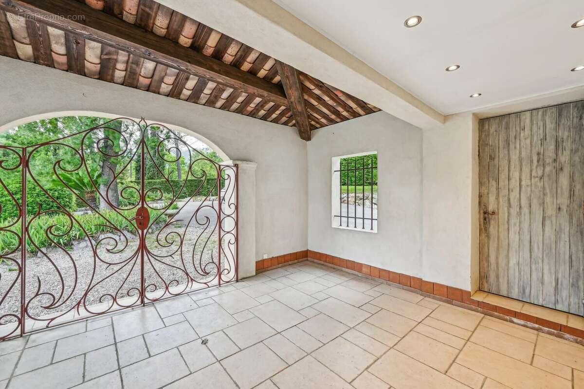 Maison à ROQUEFORT-LES-PINS