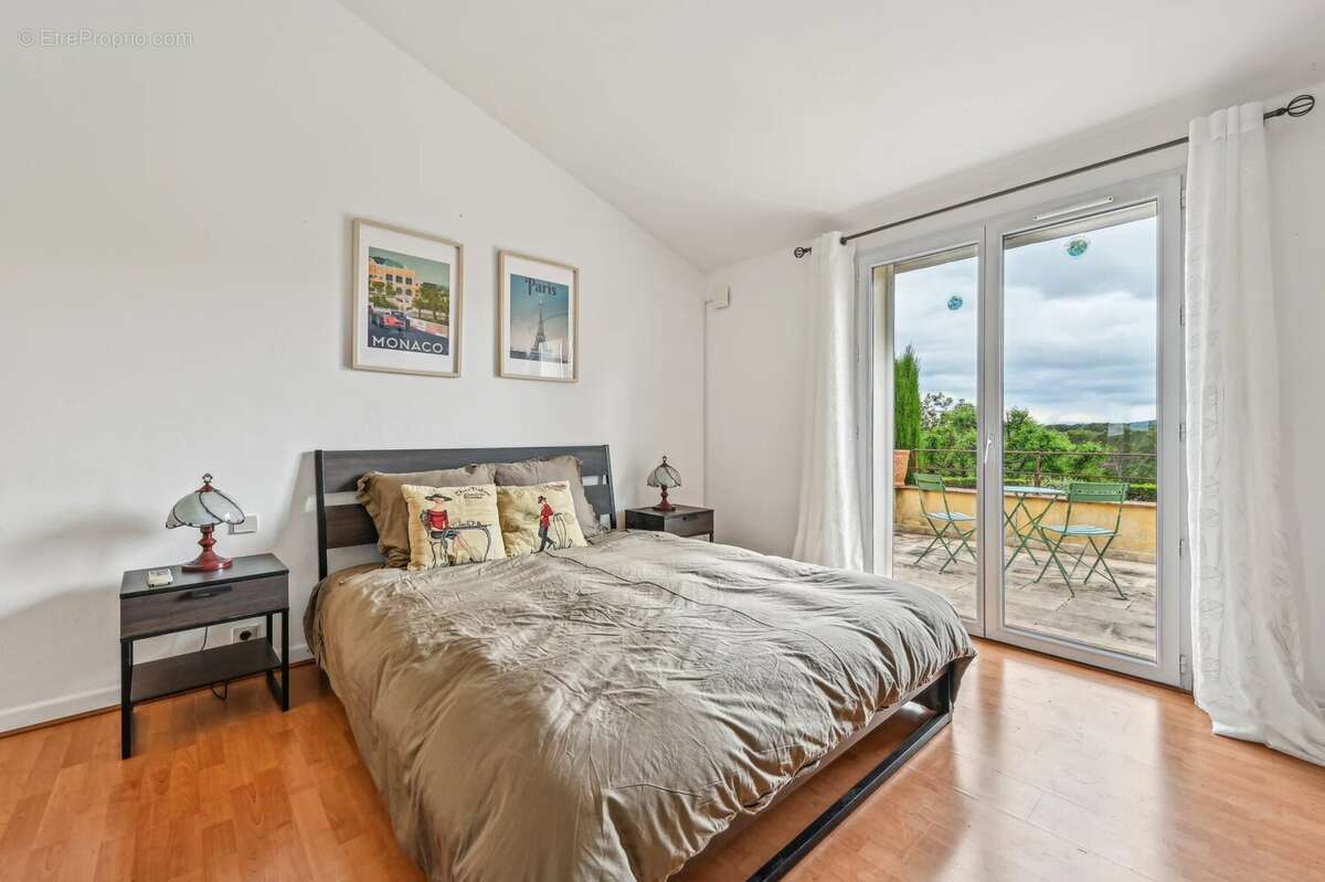 Maison à ROQUEFORT-LES-PINS