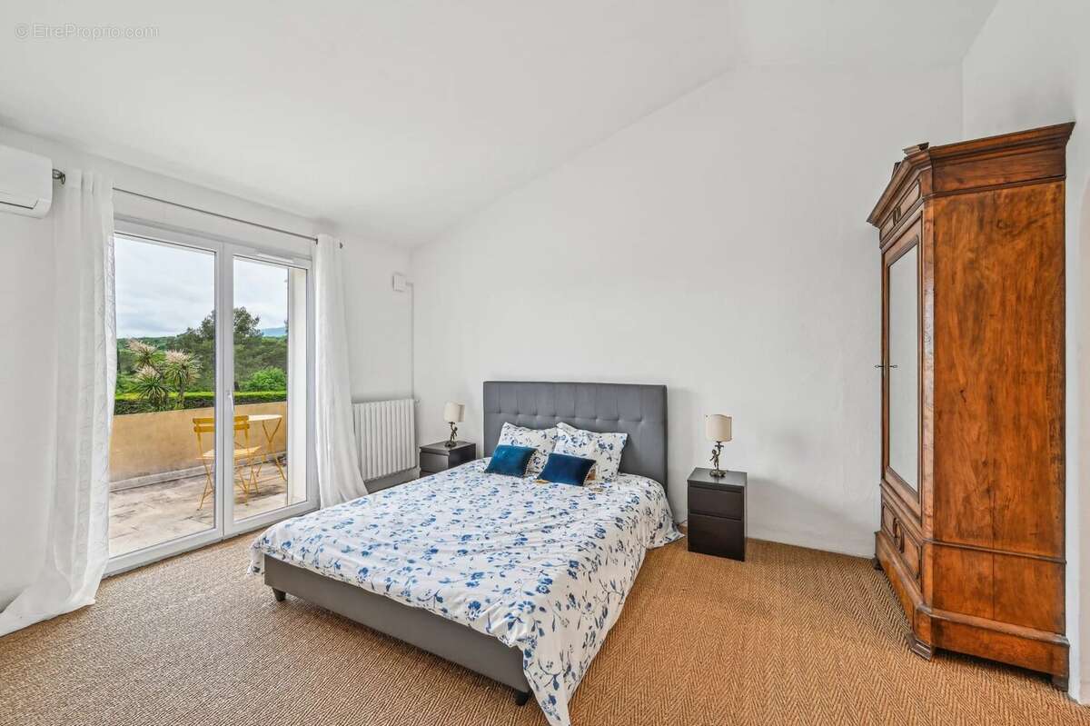 Maison à ROQUEFORT-LES-PINS