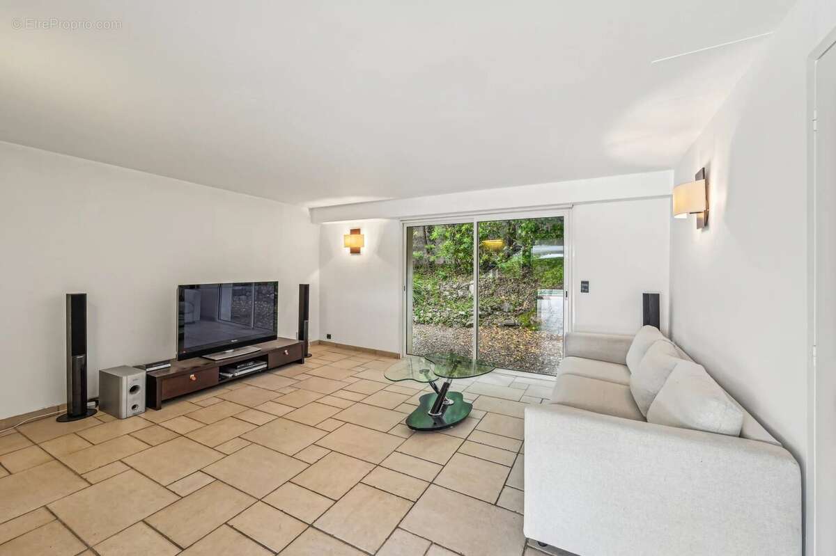 Maison à ROQUEFORT-LES-PINS