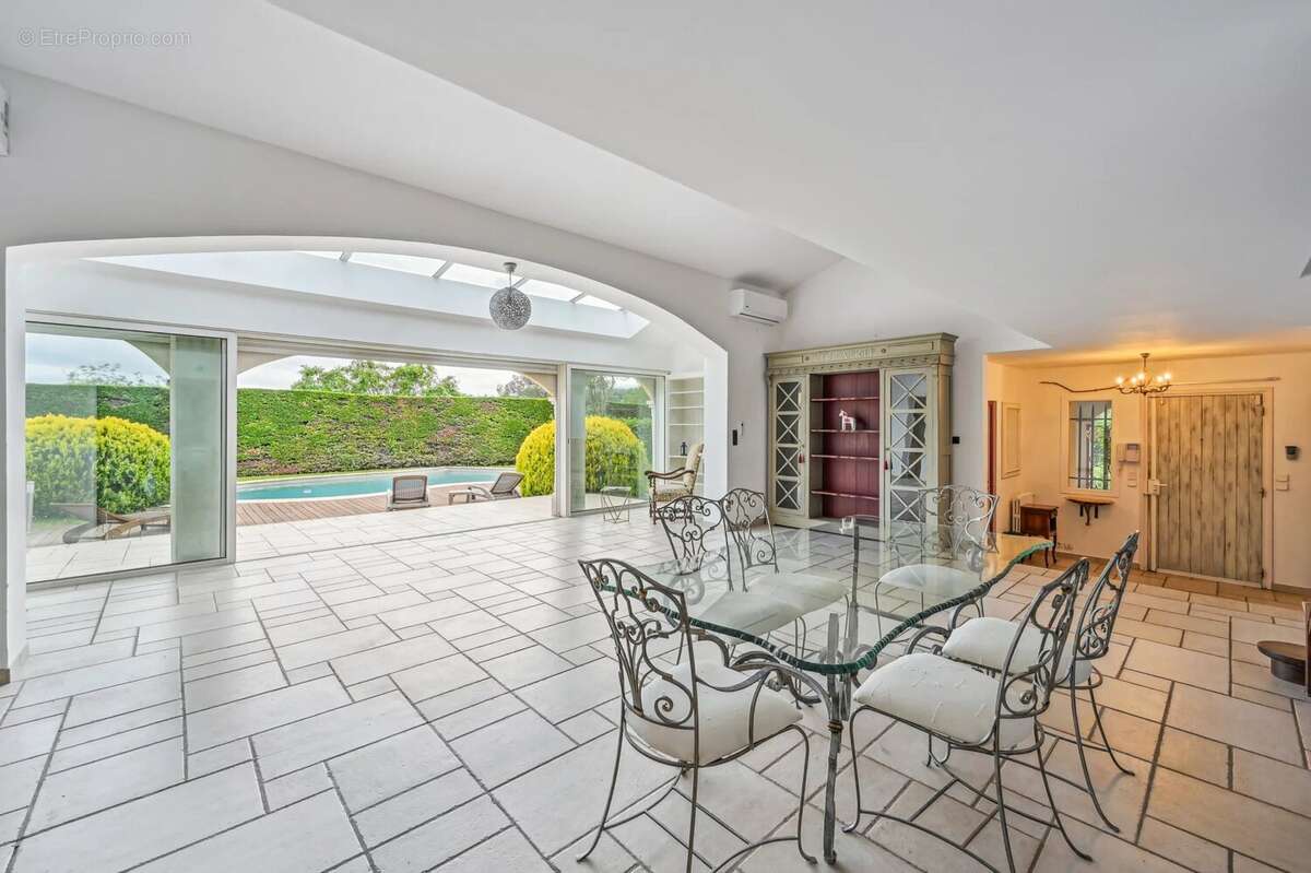 Maison à ROQUEFORT-LES-PINS