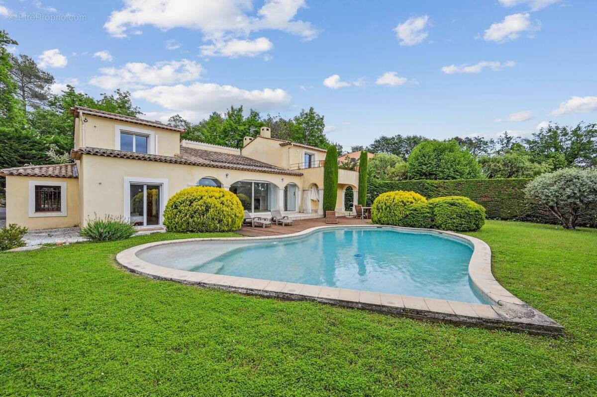 Maison à ROQUEFORT-LES-PINS