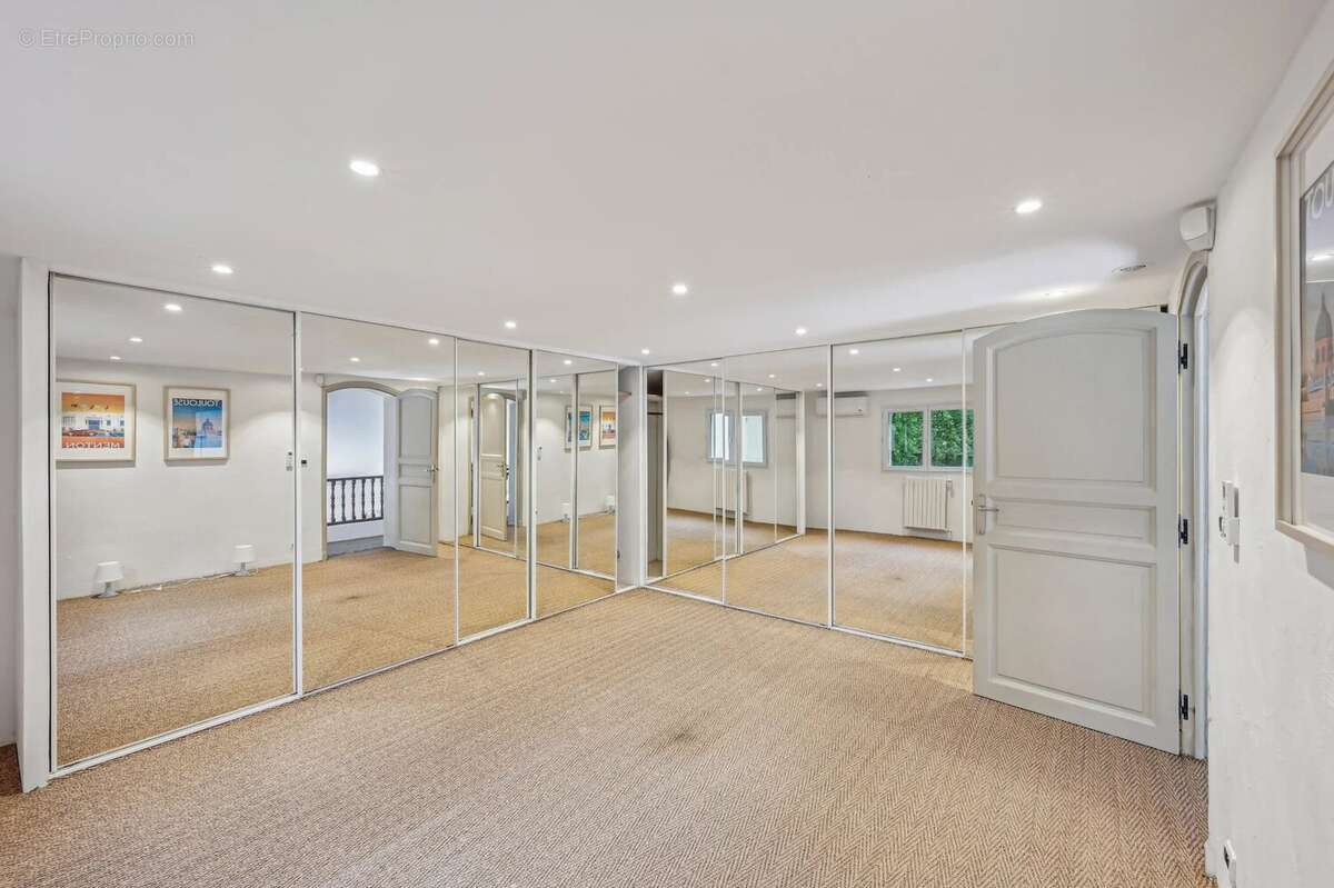 Maison à ROQUEFORT-LES-PINS