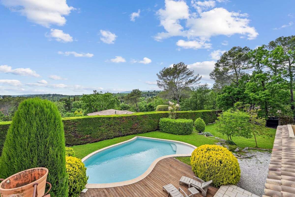 Maison à ROQUEFORT-LES-PINS