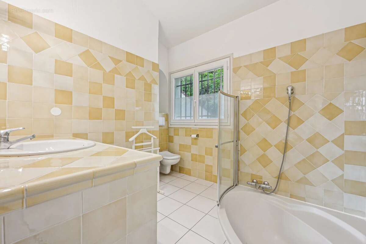 Maison à ROQUEFORT-LES-PINS