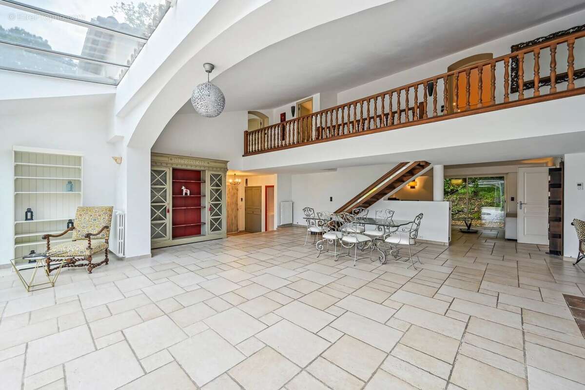 Maison à ROQUEFORT-LES-PINS