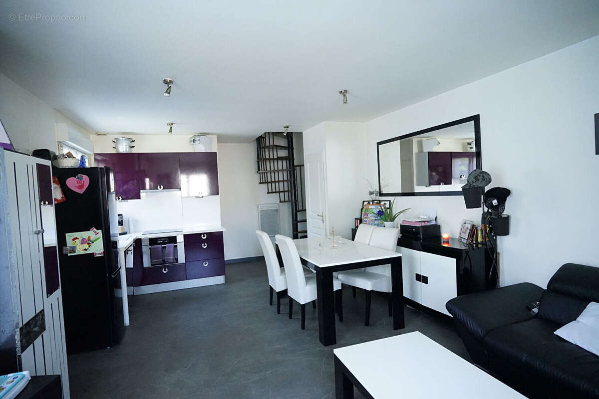 Maison à SAINT-BONNET-DE-MURE