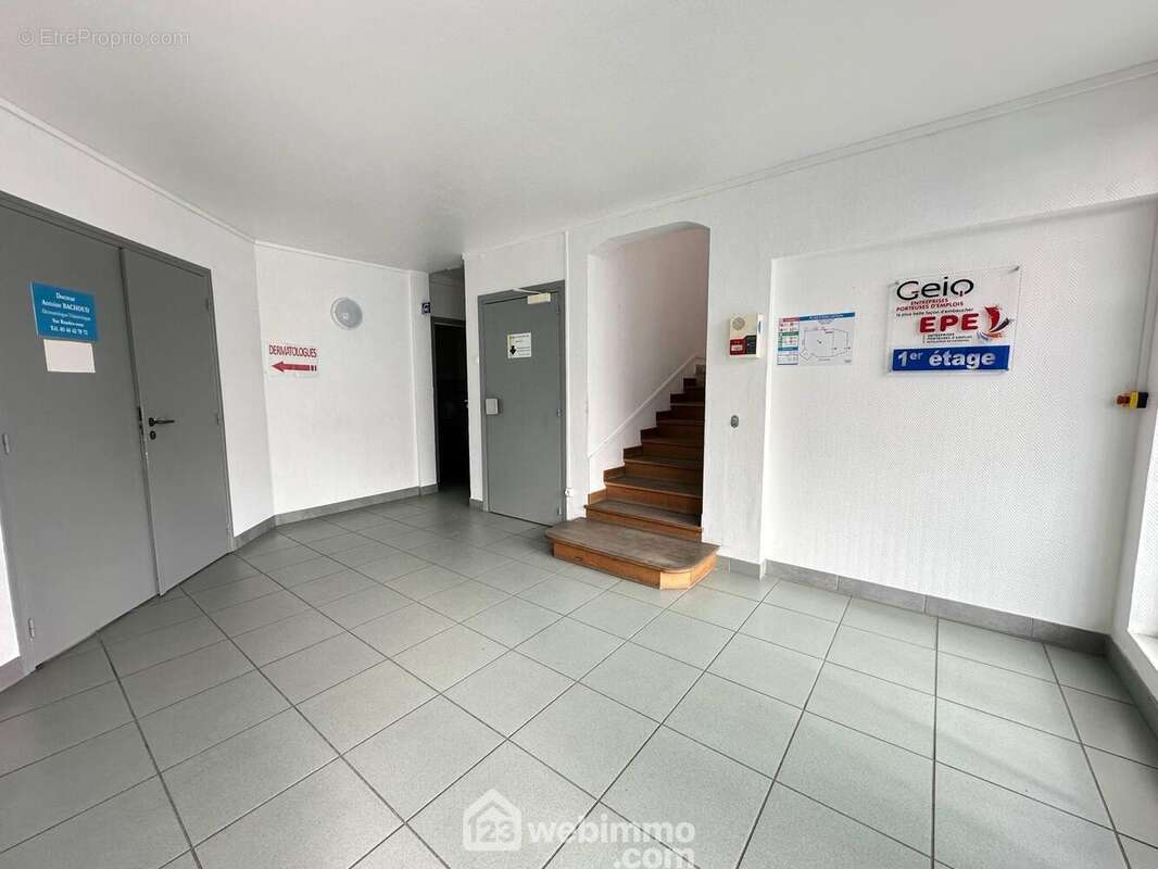 D&#039;une surface de 400 m² - Commerce à LAON