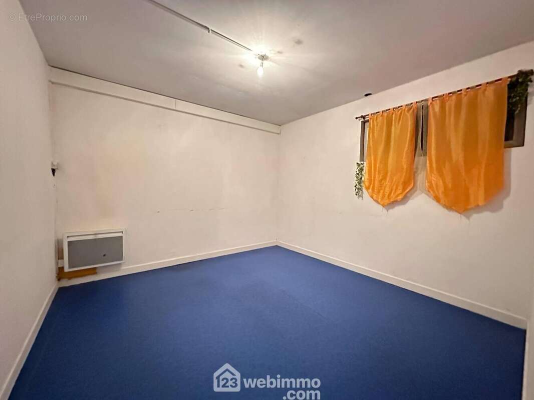 Un troisième bureau de 6 m², trés pratique ! - Commerce à LAON