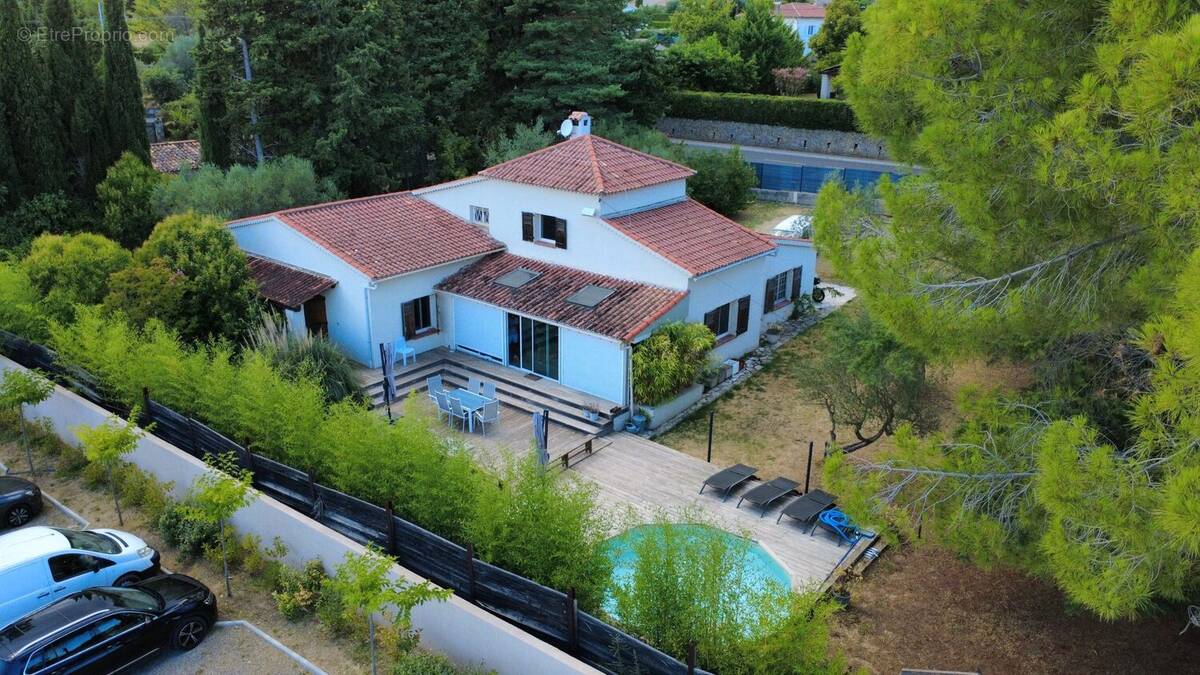 Maison à VILLECROZE