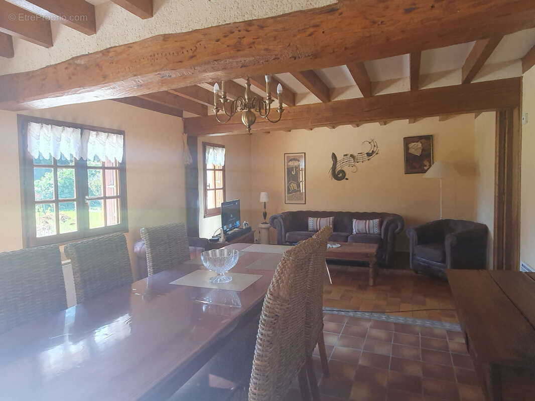 Maison à CORMEILLES