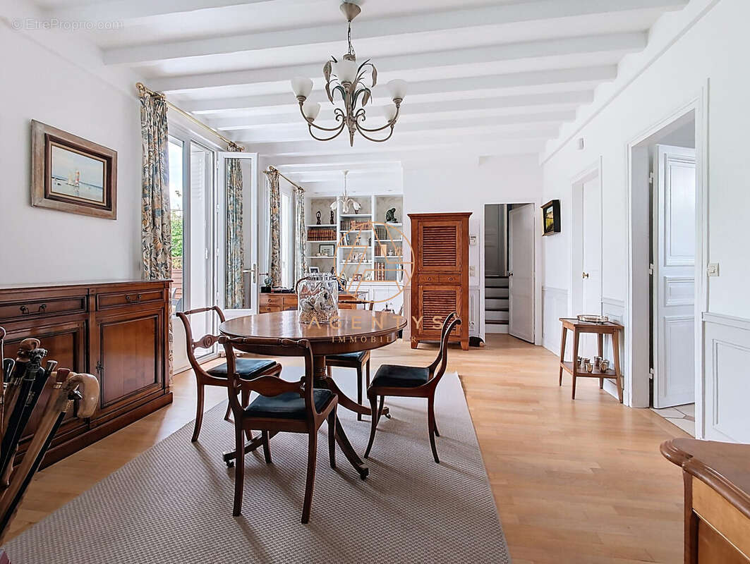 Maison à SAINT-MAUR-DES-FOSSES