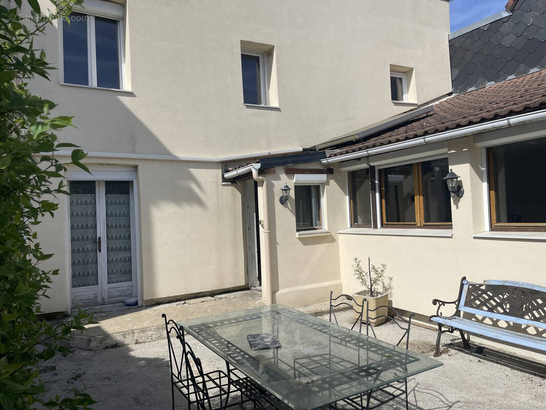 Maison à CHAMPROND-EN-GATINE