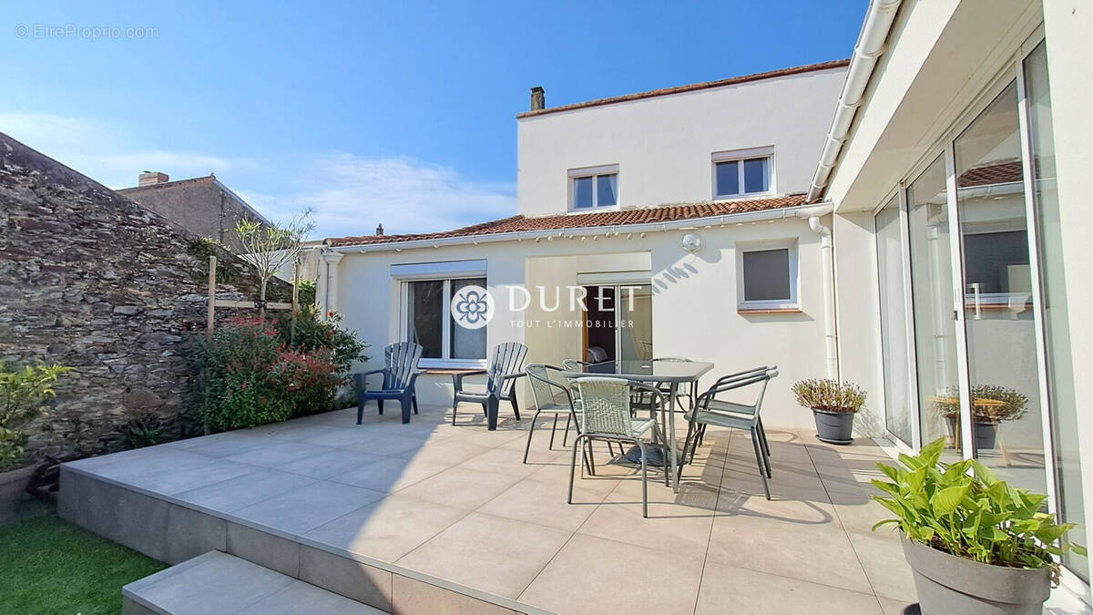 Maison à NIEUL-LE-DOLENT