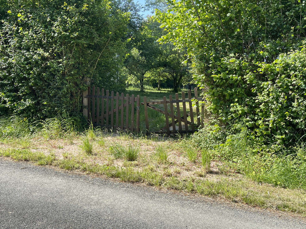 Terrain à FRESSELINES