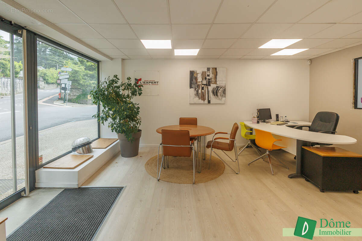 Commerce à LA TRONCHE