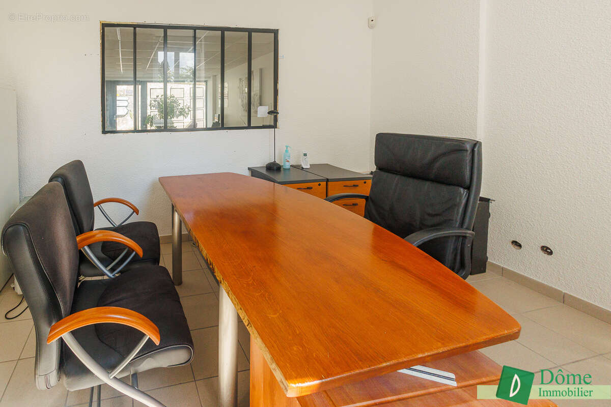 Commerce à LA TRONCHE