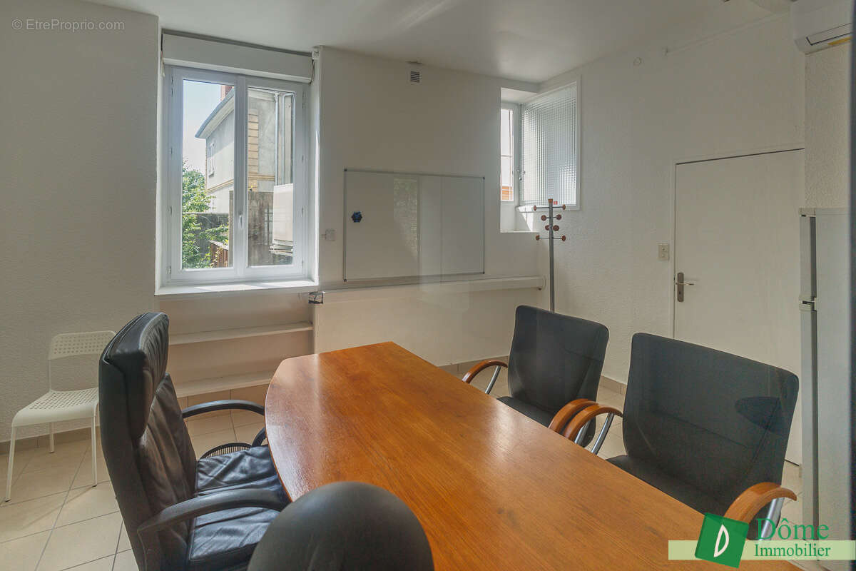 Commerce à LA TRONCHE