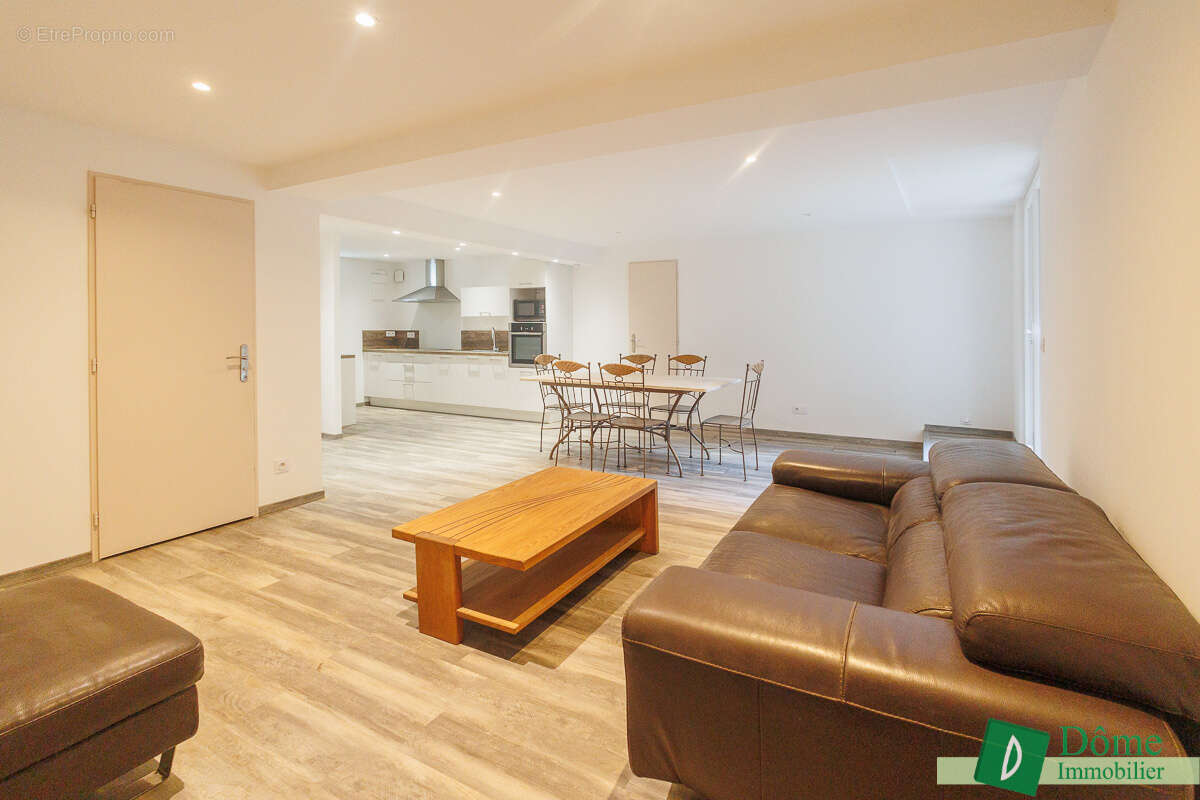 Commerce à LA TRONCHE