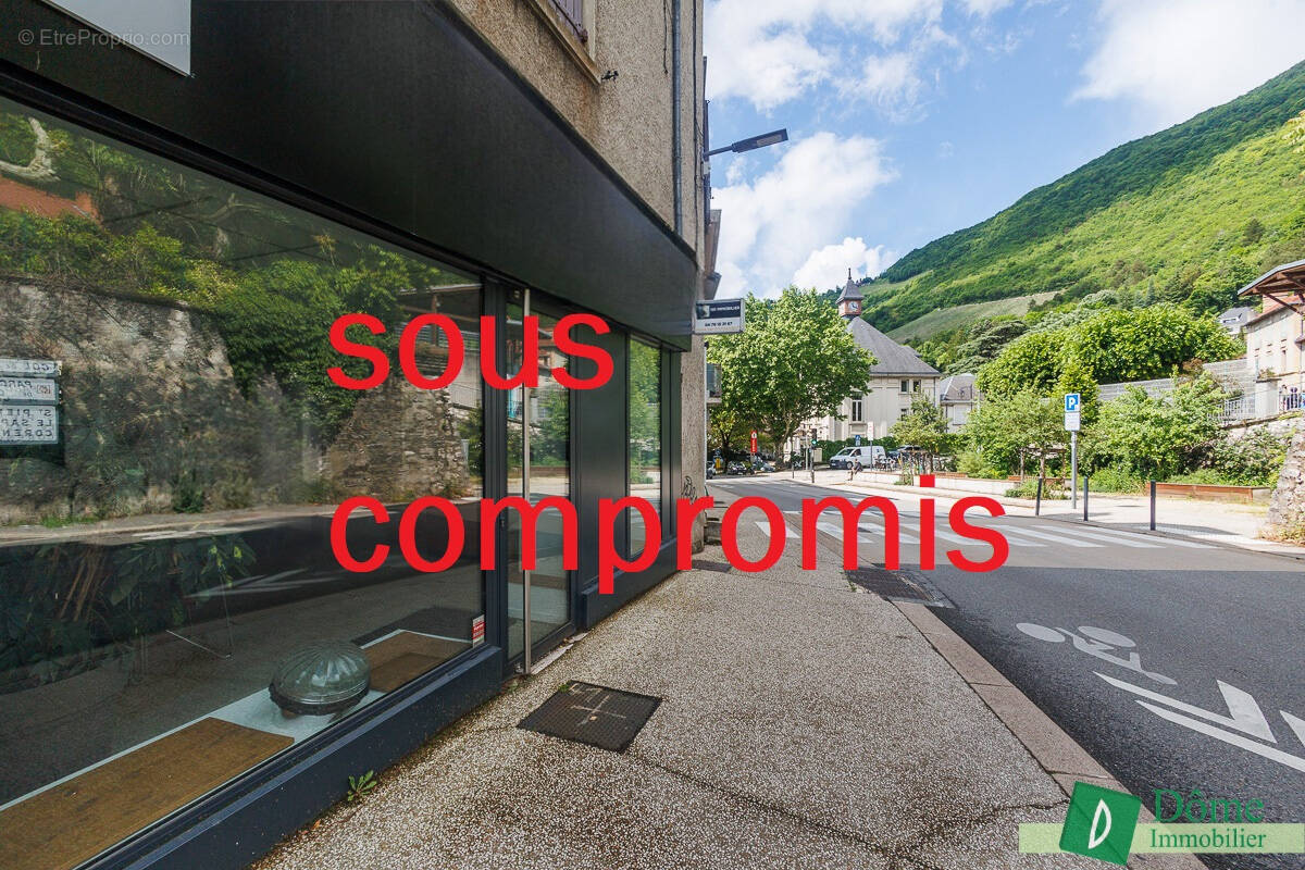 Commerce à LA TRONCHE