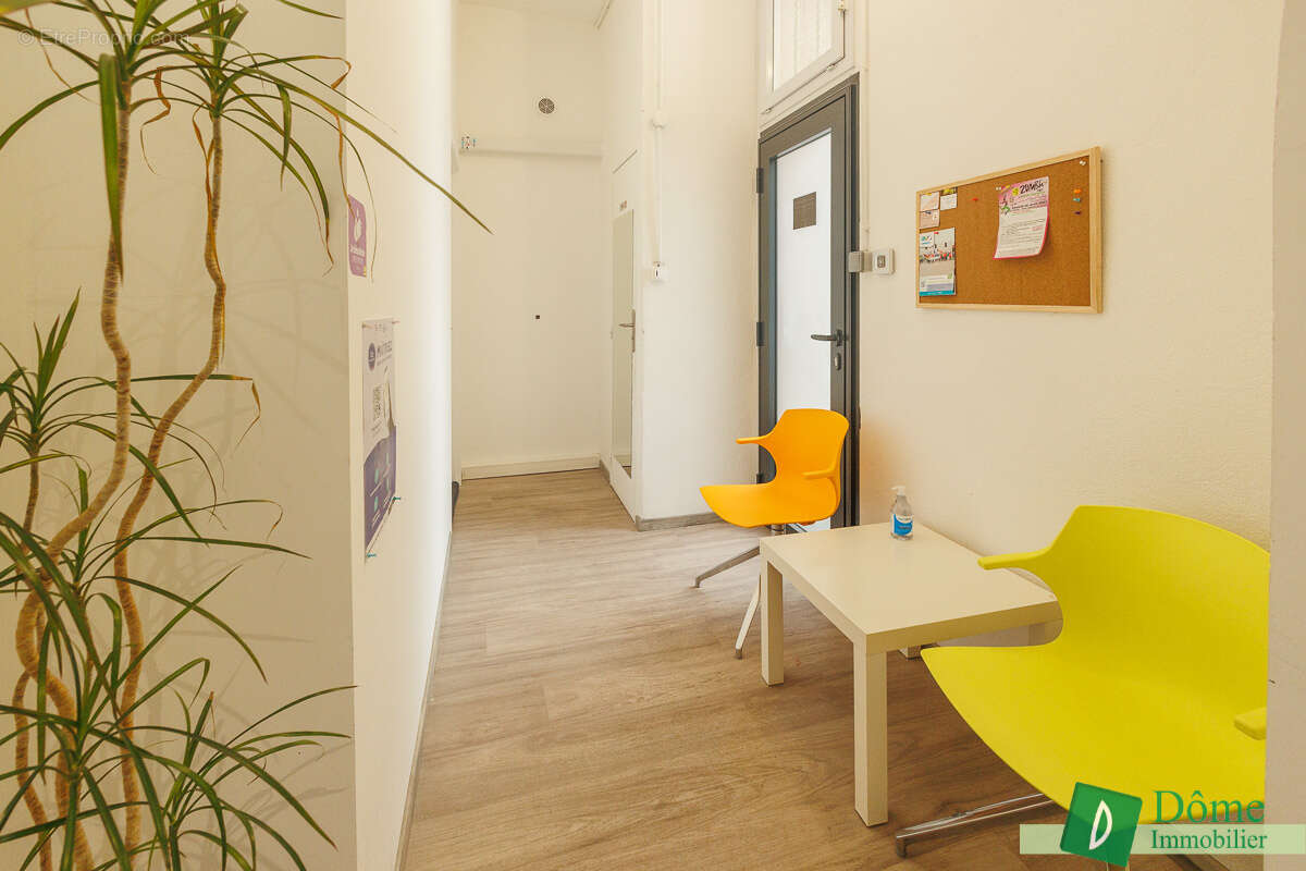 Commerce à LA TRONCHE