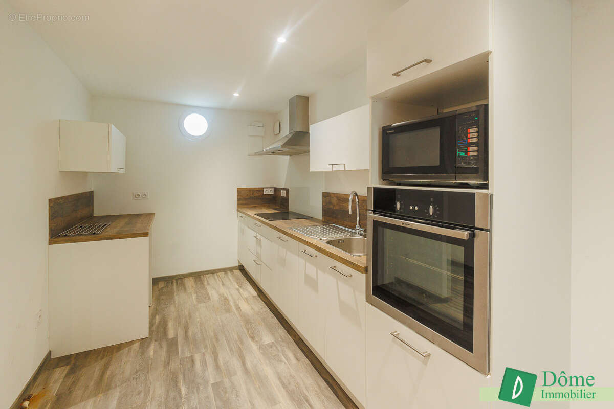 Commerce à LA TRONCHE