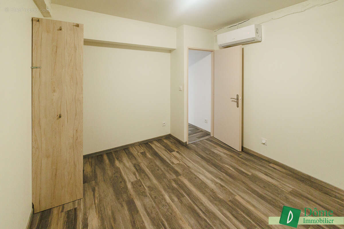 Commerce à LA TRONCHE