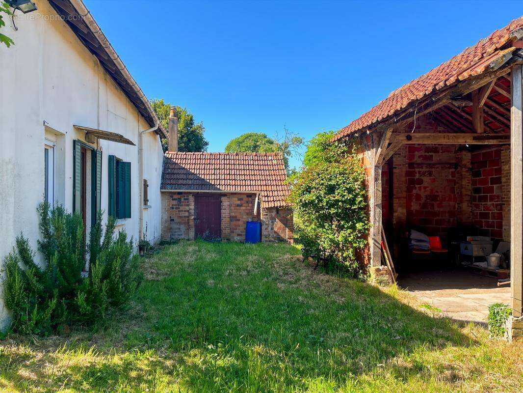 Maison à CHAUMONT-SUR-THARONNE