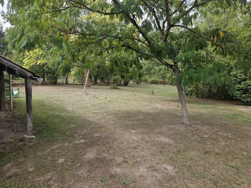 Maison à LUSSAC-LES-EGLISES
