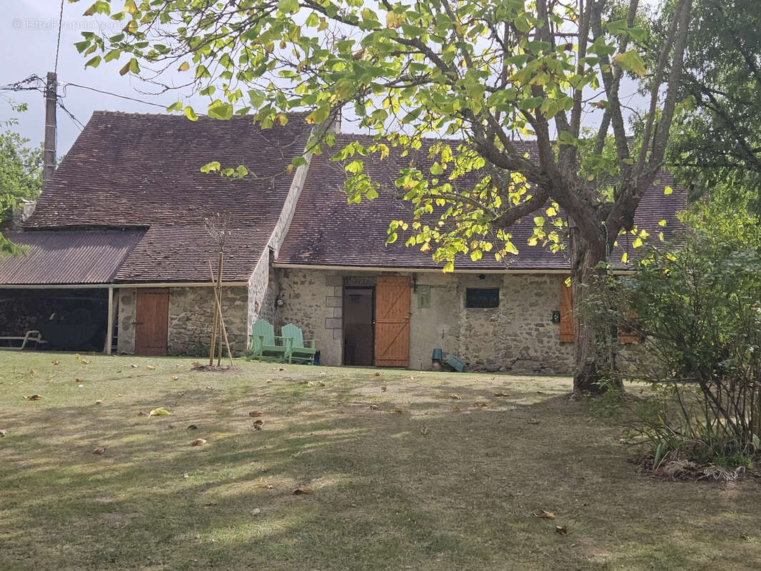 Maison à LUSSAC-LES-EGLISES