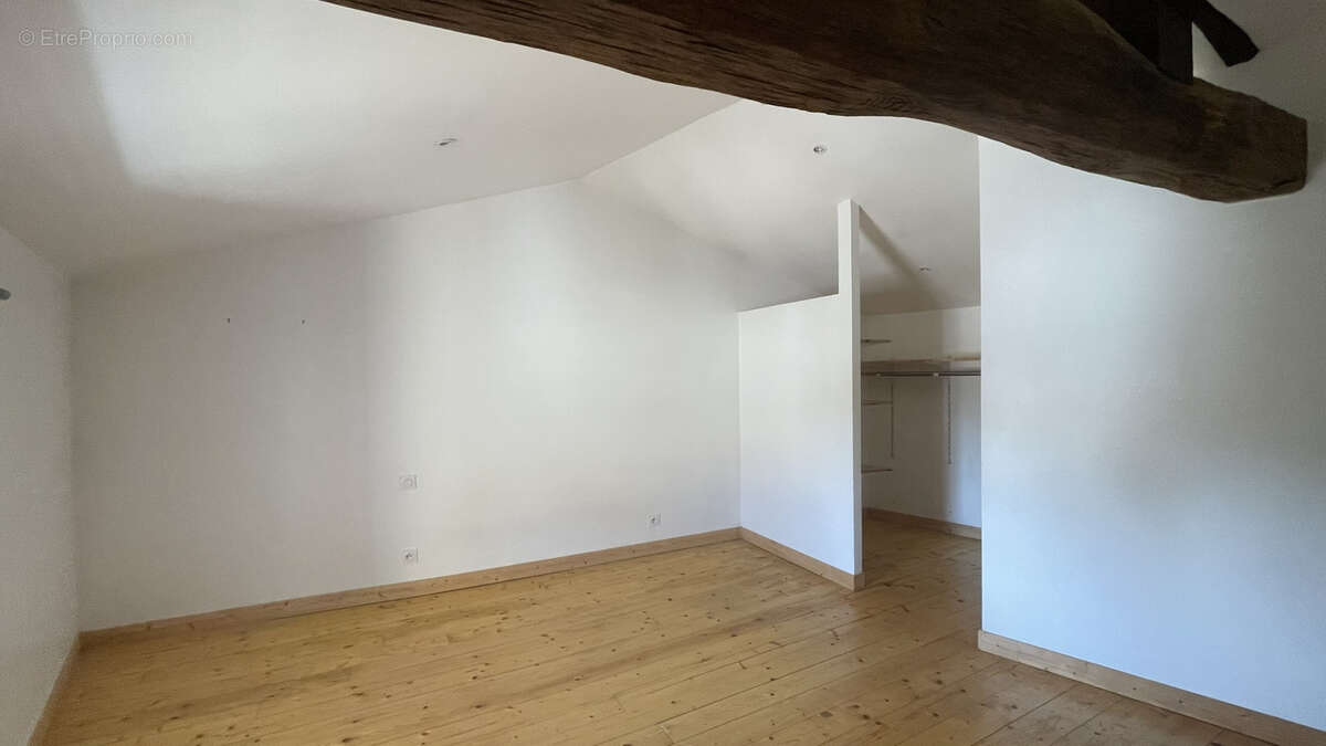 Maison à SAINT-HILAIRE-DES-LOGES