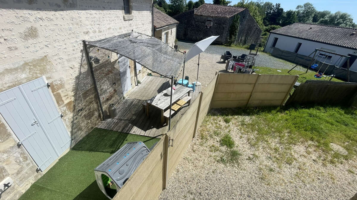 Maison à SAINT-HILAIRE-DES-LOGES