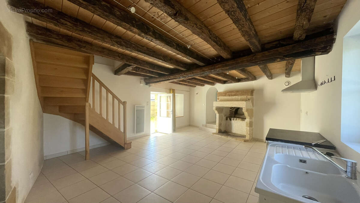 Maison à SAINT-HILAIRE-DES-LOGES