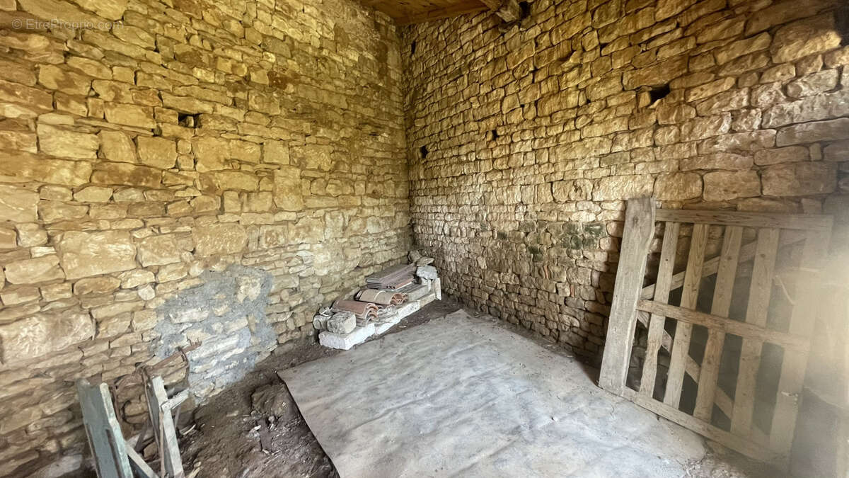 Maison à SAINT-HILAIRE-DES-LOGES