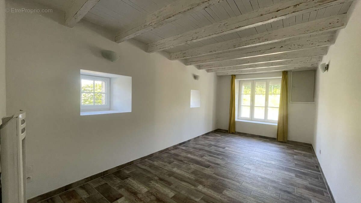 Maison à SAINT-HILAIRE-DES-LOGES