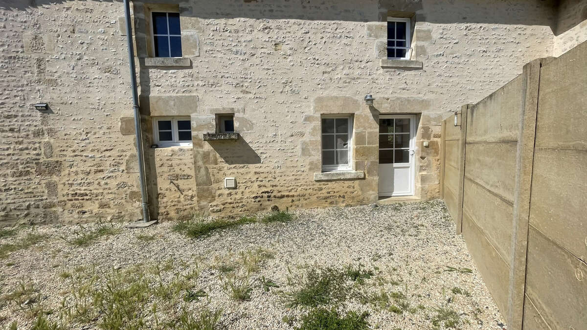 Maison à SAINT-HILAIRE-DES-LOGES