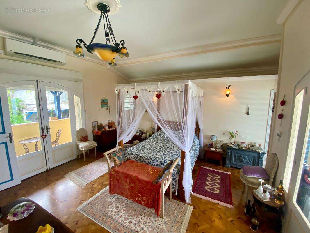 Maison à LES TROIS-ILETS