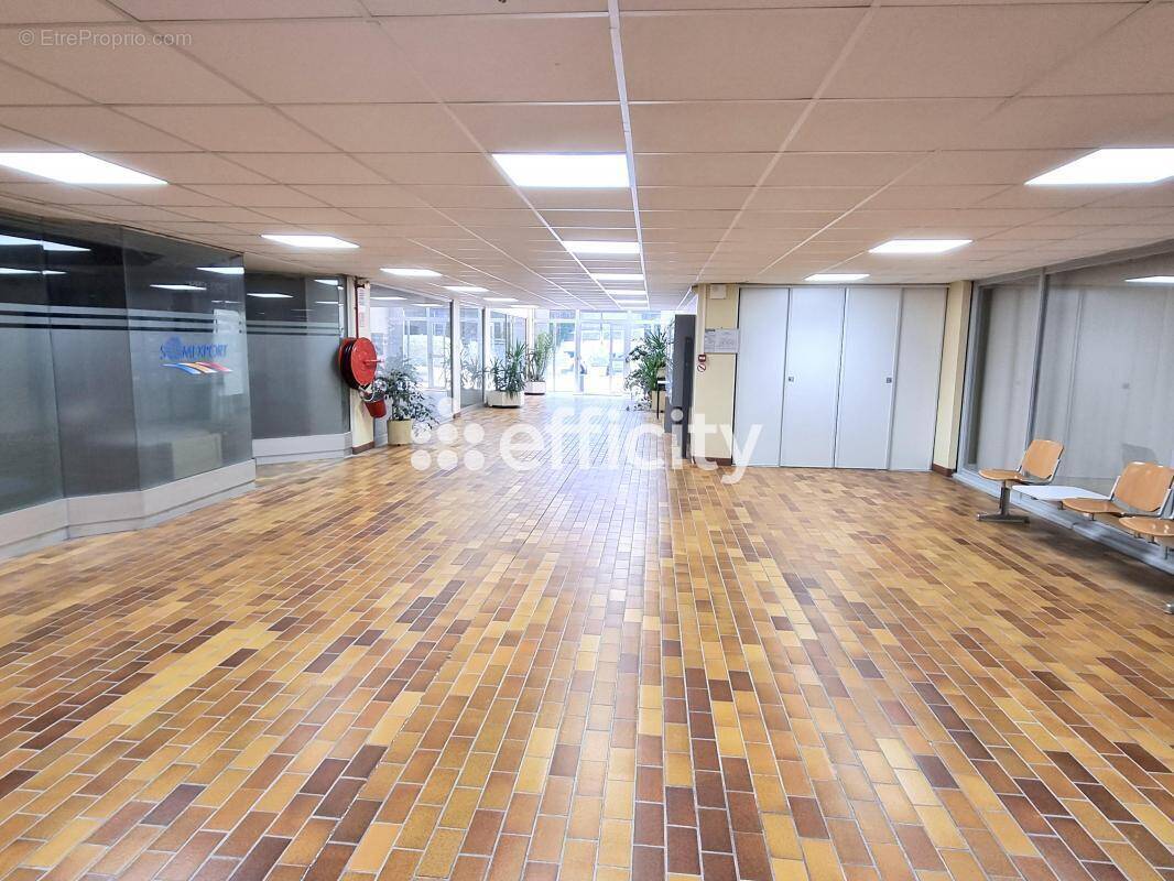 Commerce à MARSEILLE-8E