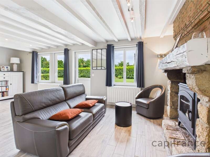 Maison à EQUEMAUVILLE