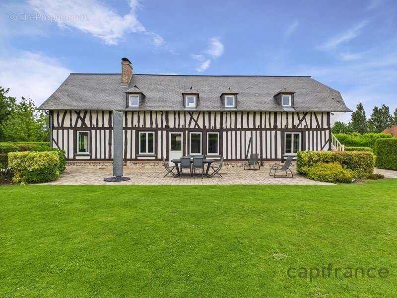 Maison à EQUEMAUVILLE