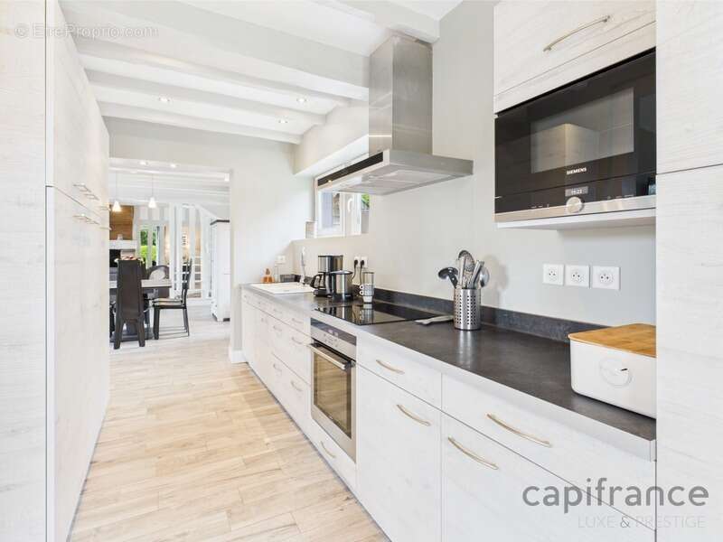 Maison à EQUEMAUVILLE