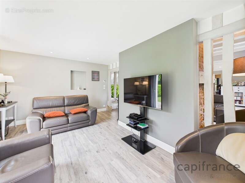 Maison à EQUEMAUVILLE