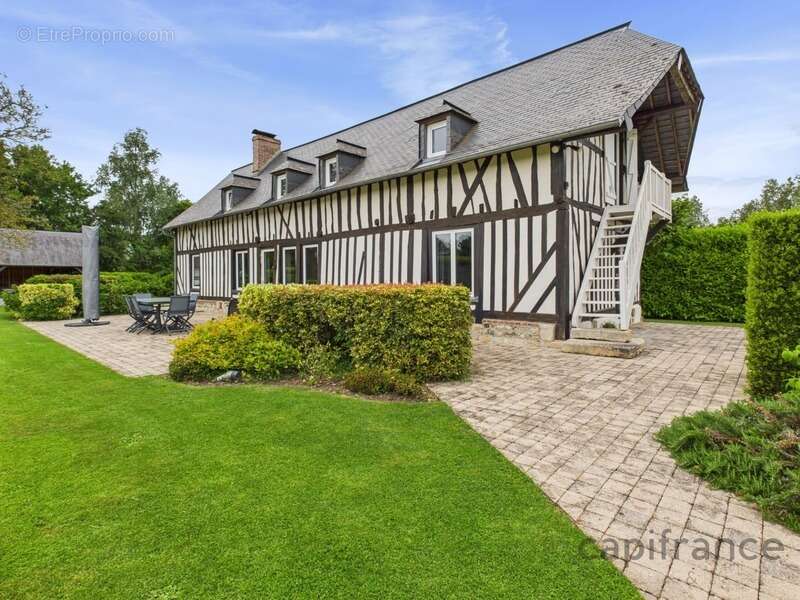 Maison à EQUEMAUVILLE