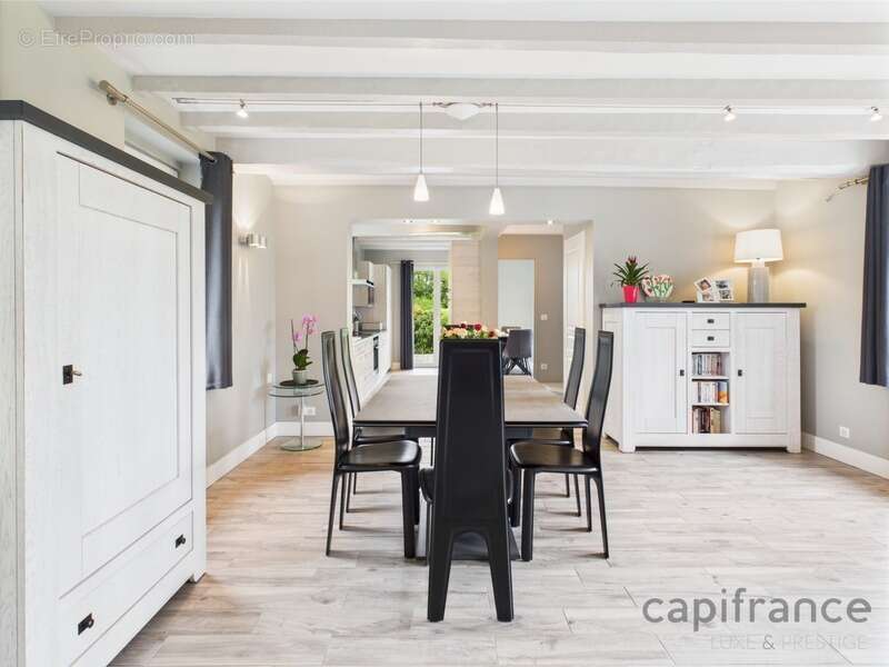 Maison à EQUEMAUVILLE