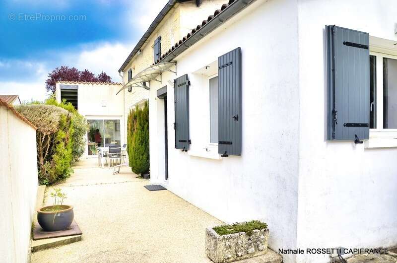 Maison à LA GREVE-SUR-MIGNON