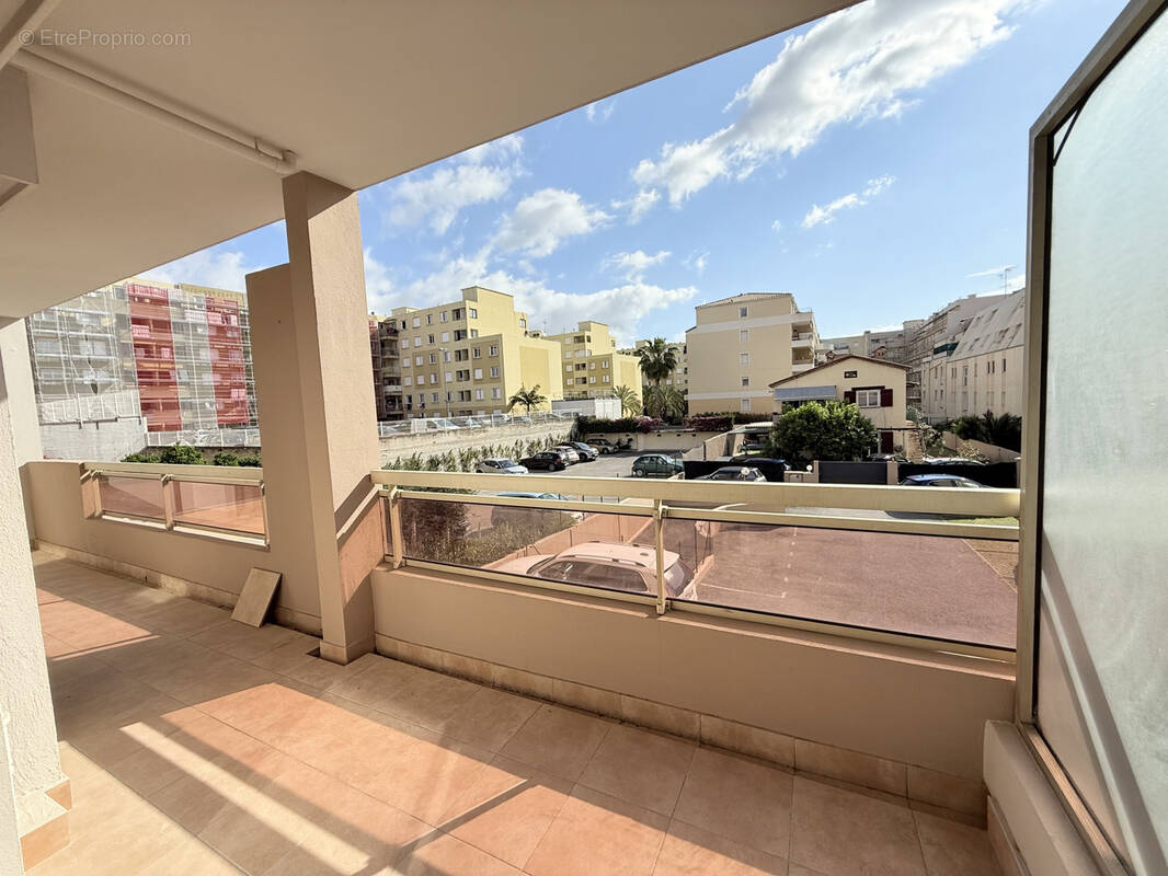 Appartement à SAINT-LAURENT-DU-VAR