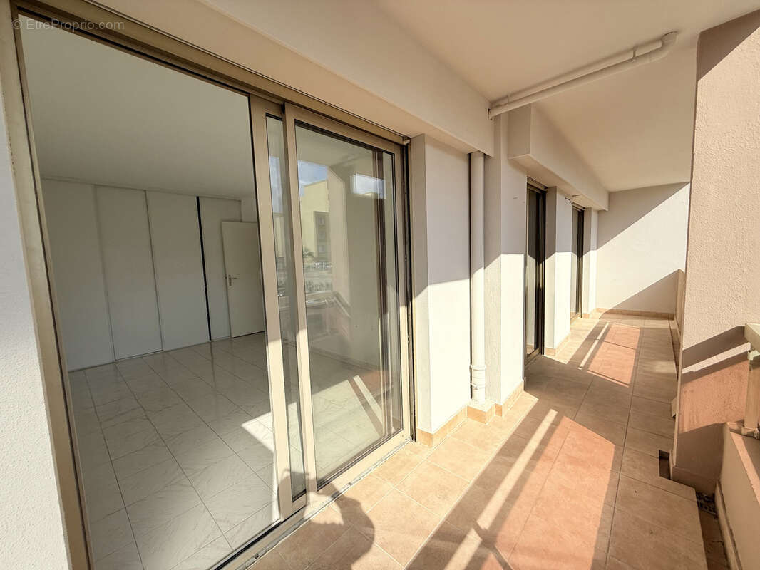 Appartement à SAINT-LAURENT-DU-VAR