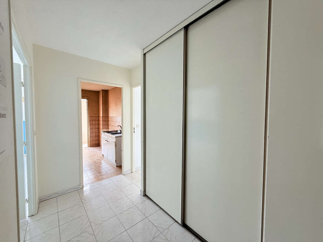 Appartement à SAINT-LAURENT-DU-VAR