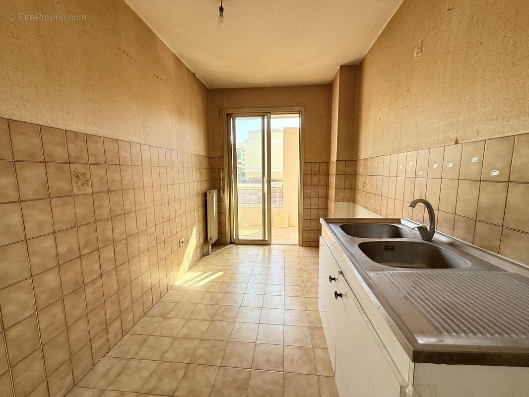 Appartement à SAINT-LAURENT-DU-VAR